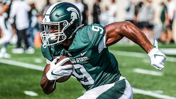 Kenneth Walker III Added to Maxwell Award Player of the Year Watch List