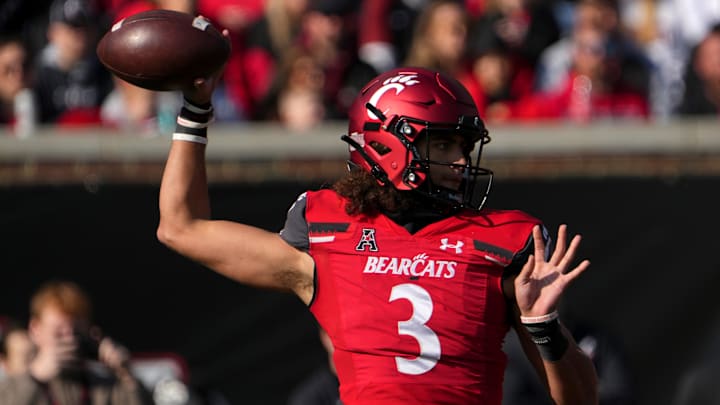 Watch: UC Reveals Final Uniform of 2022 Season as Fenway Bowl Approaches Watch: UC Reveals Final Uniform of 2022 Season as Fenway Bowl Approaches