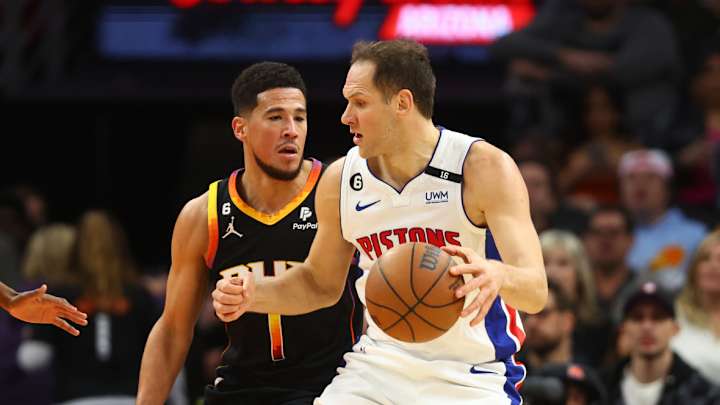 Suns Stuff Pistons in Tough Black Friday Victory Suns Stuff Pistons in Tough Black Friday Victory