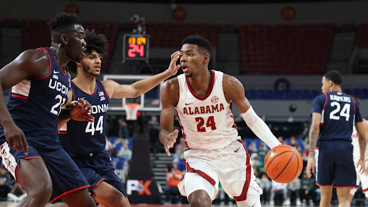 Alabama Basketball Suffers First Loss of Season, Falls to UConn 82-67