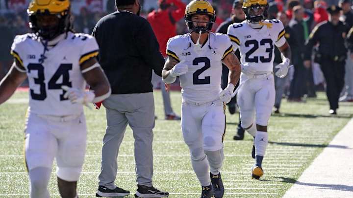 Blake Corum Injury: Michigan RB Hasn’t Returned After Two Carries