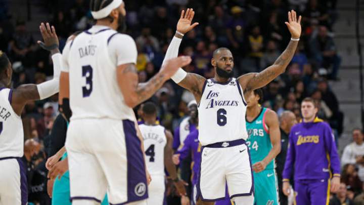 Spurs Fiesta 5: LeBron James Applauds Lonnie Walker's Playoff Performance