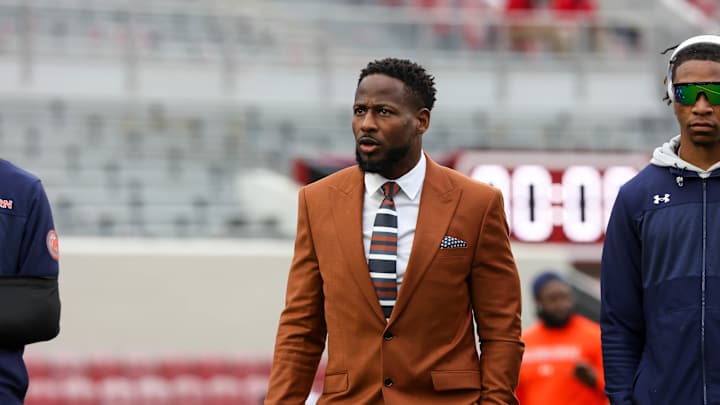 Coach Cadillac Williams tabbed best running backs coach by Big Game Boomer