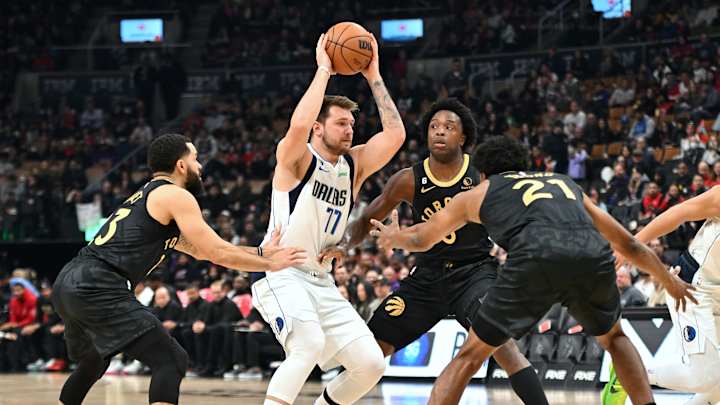 Same Old, Same Old: Mavs Try Nothing New, Get Familiar Results in Loss to Raptors