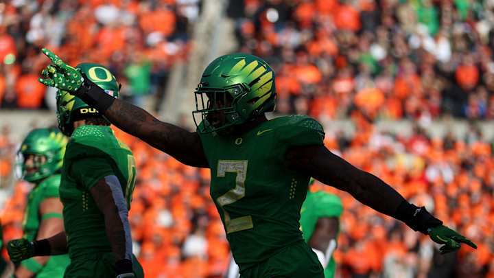 Oregon’s DJ Johnson Appears to Punch Fan After Loss to Oregon State
