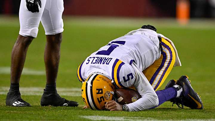 LSU, Oregon, UNC Plummet in AP College Football Poll for Week 14 LSU, Oregon, UNC Plummet in AP College Football Poll for Week 14