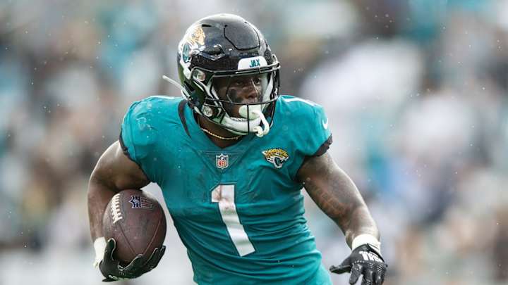 Jaguars vs. Ravens: Travis Etienne Leaves With Foot Injury Jaguars vs. Ravens: Travis Etienne Leaves With Foot Injury