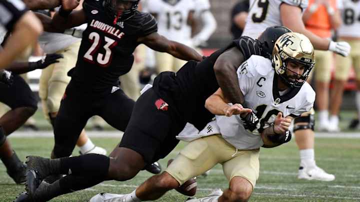 Louisville DL Caleb Banks to Enter Transfer Portal Louisville DL Caleb Banks to Enter Transfer Portal