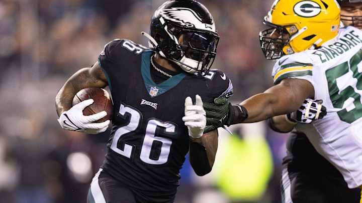 Eagles Run Wild in 40-33 Win over Packers