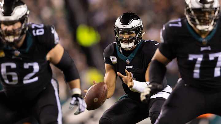 Cris Collinsworth Praises Eagles’ ‘Double-Cheek Push’ Play