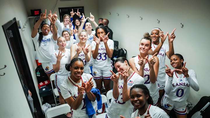 Jackson paces Kansas to another dominant victory over Saint Mary's