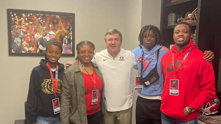 Mello Jones on UGA Offer: "You Want That Opportunity to Play Between the Hedges" Mello Jones on UGA Offer: "You Want That Opportunity to Play Between the Hedges"