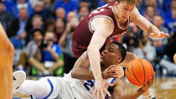 No. 19 Kentucky Creeps Past Bellarmine 60-41 in Bland Performance