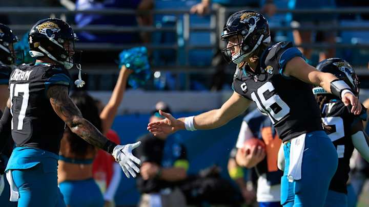 Jaguars LB Foyesade Oluokun on Trevor Lawrence: ‘I’m Seeing a Lot of Confidence'