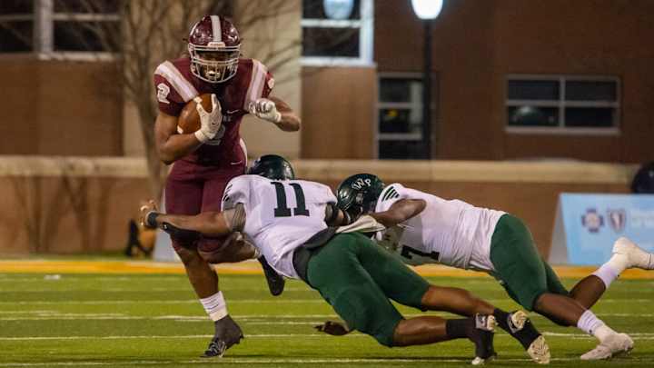 Dante Dowdell Receives Mississippi 5A Mr. Football Award