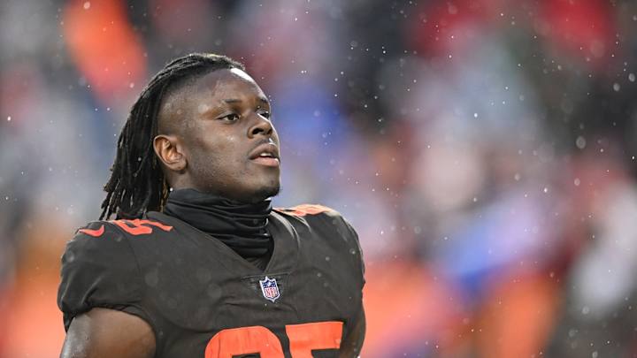 Cleveland Browns Injury Report: David Njoku Dealing With Knee Injury Ahead of Texans Game