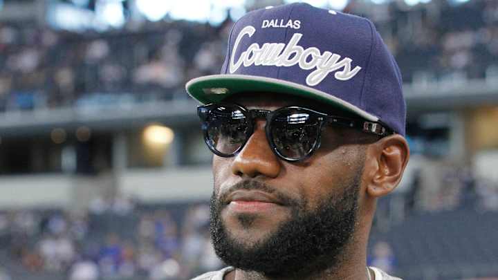 LeBron Wonders Why Reporters Haven’t Asked Him About Jerry Jones Photo