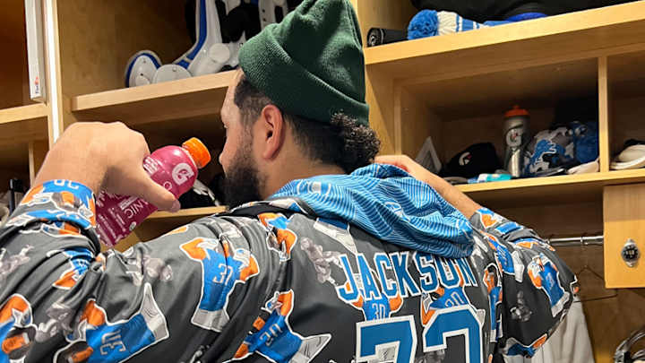 Jamaal Williams Gifts Teammates, Coaches Custom Robes Jamaal Williams Gifts Teammates, Coaches Custom Robes