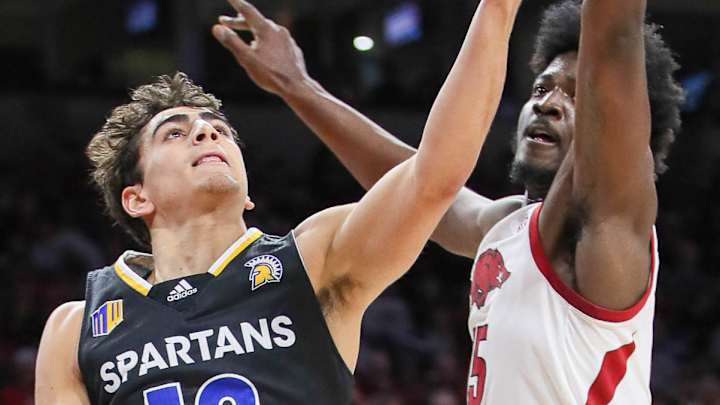 Illinois Appears to Be Perfectly Built to Take on Razorbacks Illinois Appears to Be Perfectly Built to Take on Razorbacks