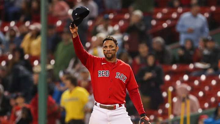 Chicago Cubs Expected to Offer Contract to This Free Agent Shortstop Sunday