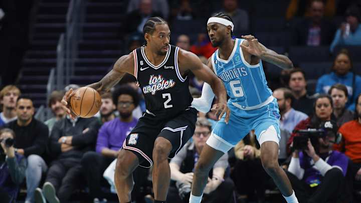 Kawhi Leonard Drains Game-Winning Shot to Down Hornets Kawhi Leonard Drains Game-Winning Shot to Down Hornets