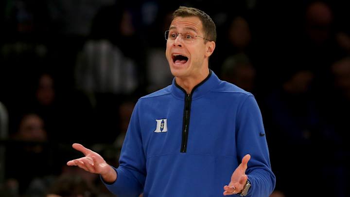 Five-star recruit sits behind Duke basketball bench in MSG Five-star recruit sits behind Duke basketball bench in MSG