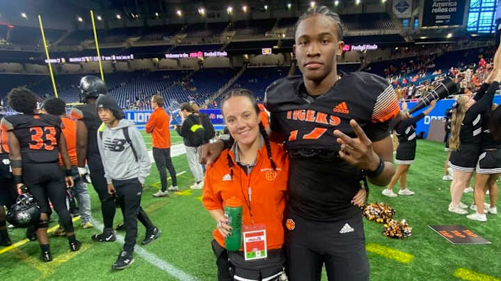 Huskies Offer Scholarship to No. 1-Rated QB for Class of 2025