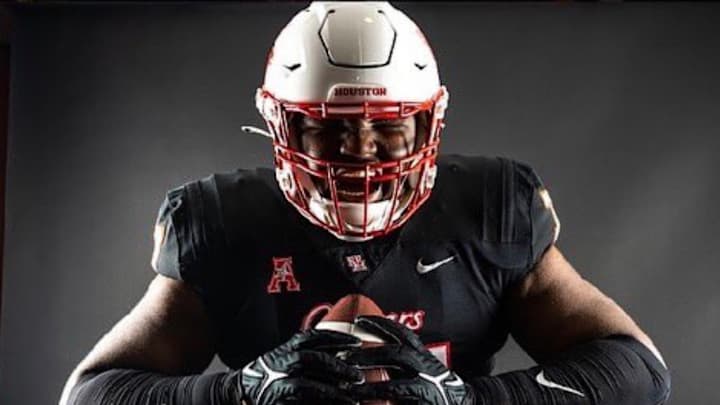 Just In: Vols Add Commitment From Massive JuCo Offensive Tackle Larry Johnson III