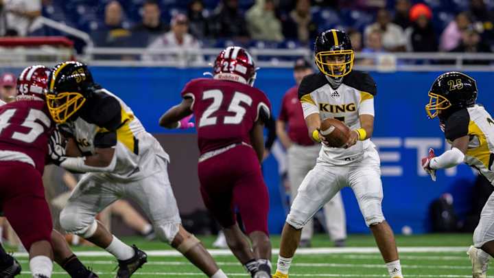 UCLA Football Making Late Push For Oregon-Committed QB Dante Moore