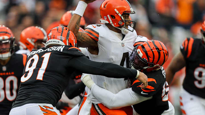 Report: Trey Hendrickson Suffers Broken Wrist Against Browns, 'Expected To Miss A Few Weeks'
