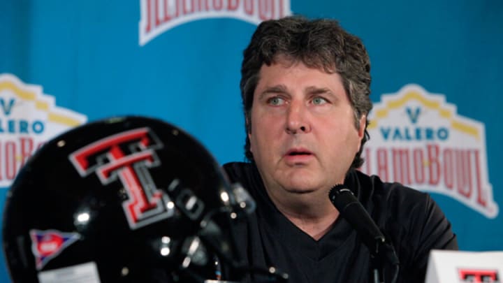 Mike Leach Dead at 61; Coach at Texas Tech History as Family ‘Shares Joy’