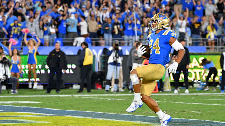 UCLA Football RB Zach Charbonnet Named Sporting News All-American
