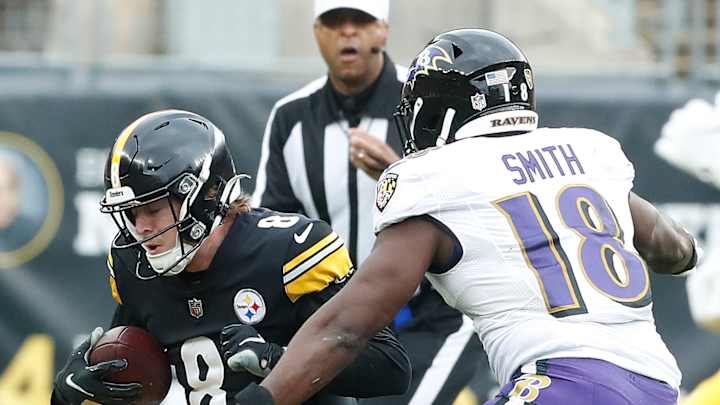 Roquan Smith Has Been a Hit on Field and In Ravens Locker Room Roquan Smith Has Been a Hit on Field and In Ravens Locker Room