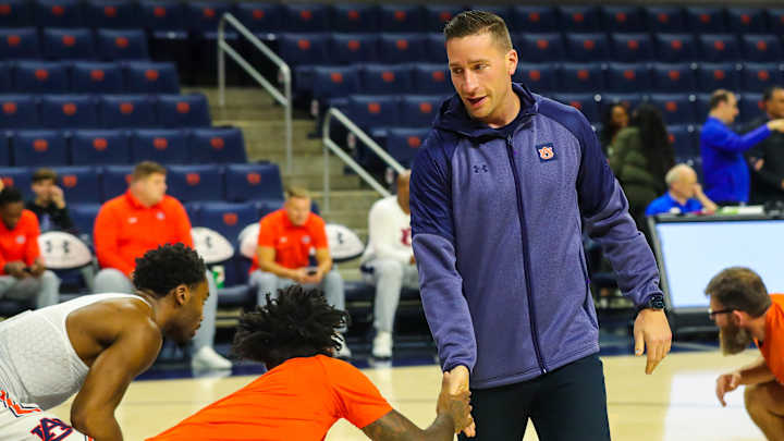 Auburn basketball promotes Steven Pearl to associate head coach