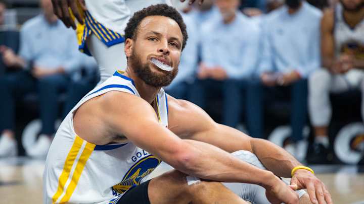 Warriors’ Stephen Curry Suffers Shoulder Injury vs. Pacers
