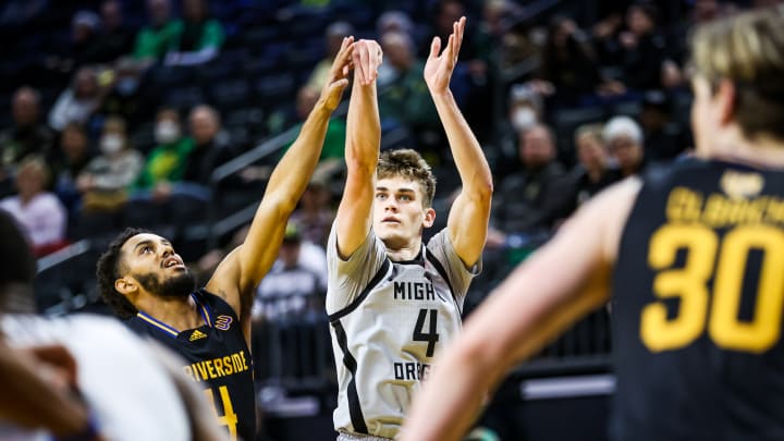 Four Ducks Score in Double Figures as Oregon Defeats UC Riverside 71-65