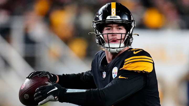 Steelers Give Update on QB Kenny Pickett's Game Status vs Panthers
