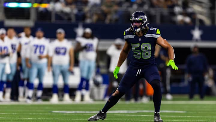 Seahawks Star LB Jordyn Brooks Has Neck 'Discomfort'; Backup Tanner Muse 'Ready'