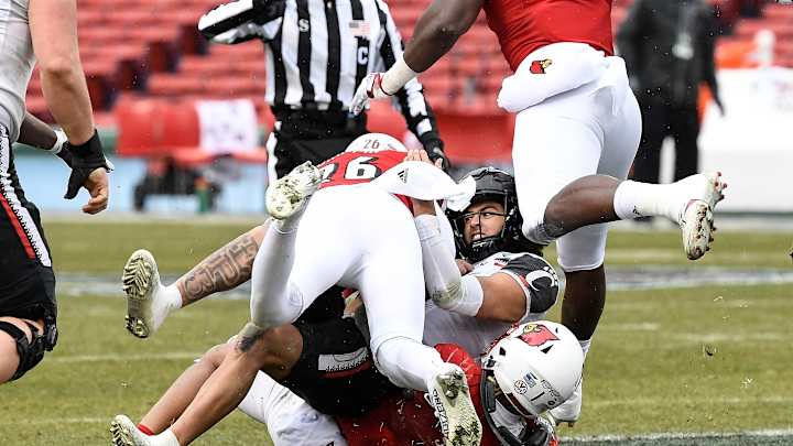 Louisville Dominates Cincinnati in the Trenches En Route to Fenway Bowl Win