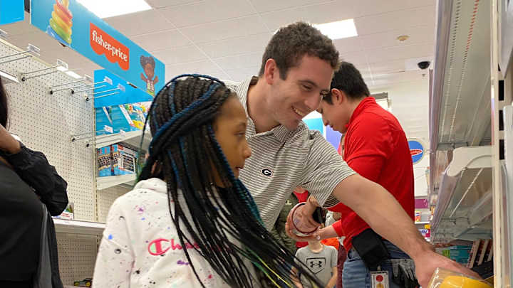 Georgia Players Give Back to the Community Georgia Players Give Back to the Community