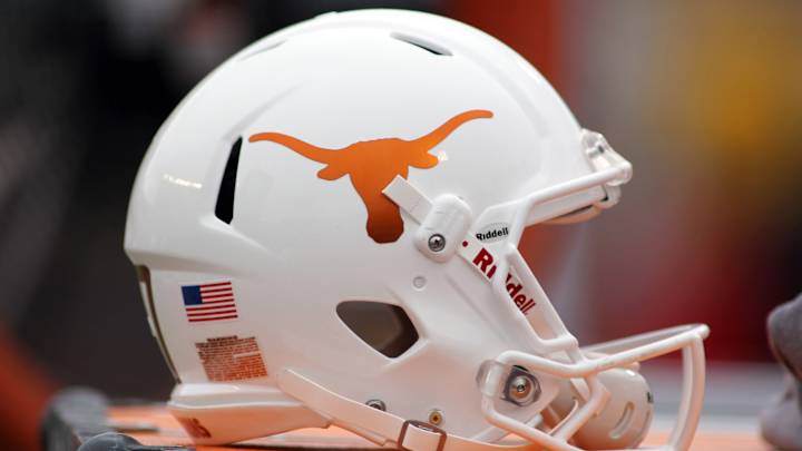 Former Alabama, Texas WR Agiye Hall Enters Transfer Portal, per Report