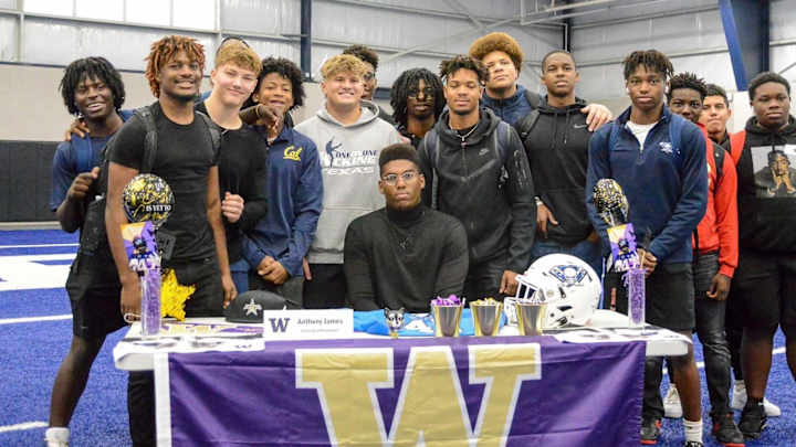 Presley Flips Commitment to Join Newly Signed UW Football Players Presley Flips Commitment to Join Newly Signed UW Football Players
