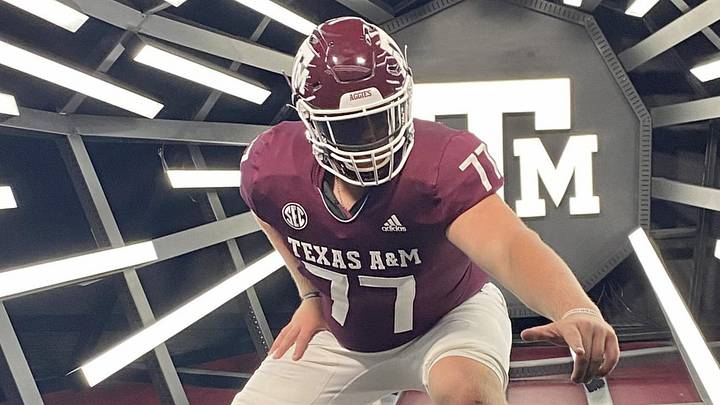 Aggies Sign OT Colton Thomasson