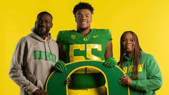 Former Rhode Island Offensive Tackle Ajani Cornelius Commits To Oregon Over Ohio State