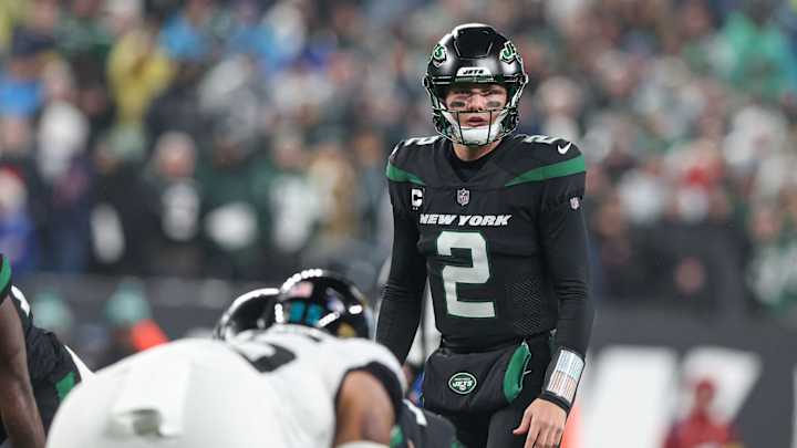 Jets Booed Off Field After Disastrous First Half in Thursday Night Football