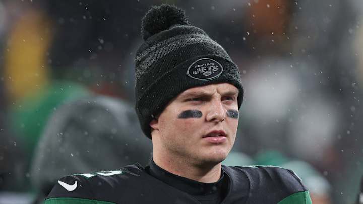 Jets’ Zach Wilson Benched After Fans Boo Throughout ‘TNF’ Game