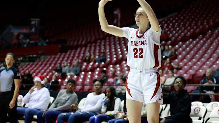 Alabama WBB Blows Out North Florida, 89-25