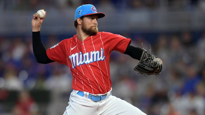 Report: Chicago Cubs Sign Promising Starting Pitcher to Minor League Deal