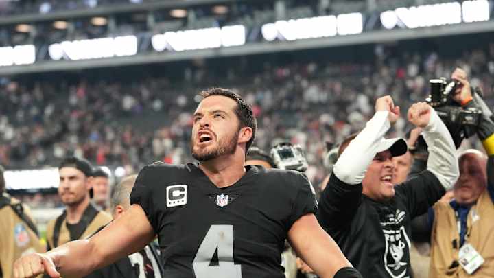 Derek Carr Remained Collected in Fourth Quarter of Week 15