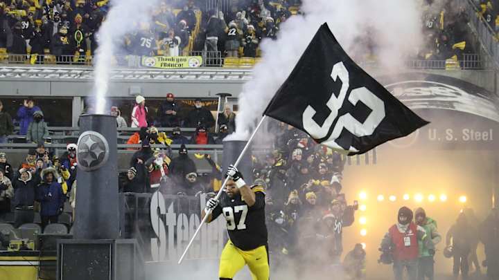 Steelers Honor Franco Harris, Pay Homage to Immaculate Reception